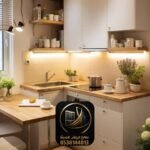 رخام طبيعي وإضاءة دافئة